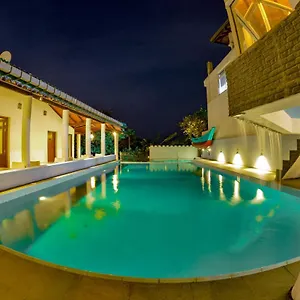 https://the-castle-by-don-louis.kandyhotelsnow.com
