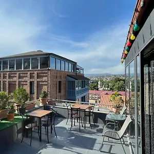 https://guest-house-lusi.alltbilisihotels.com
